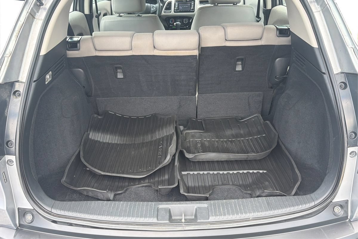 Used 2018 Honda HR-V LX image 11