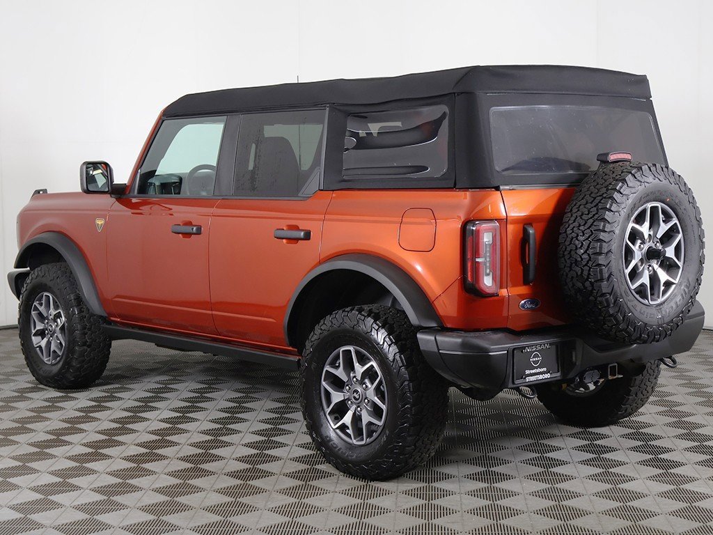 Used 2023 Ford Bronco Badlands image 6