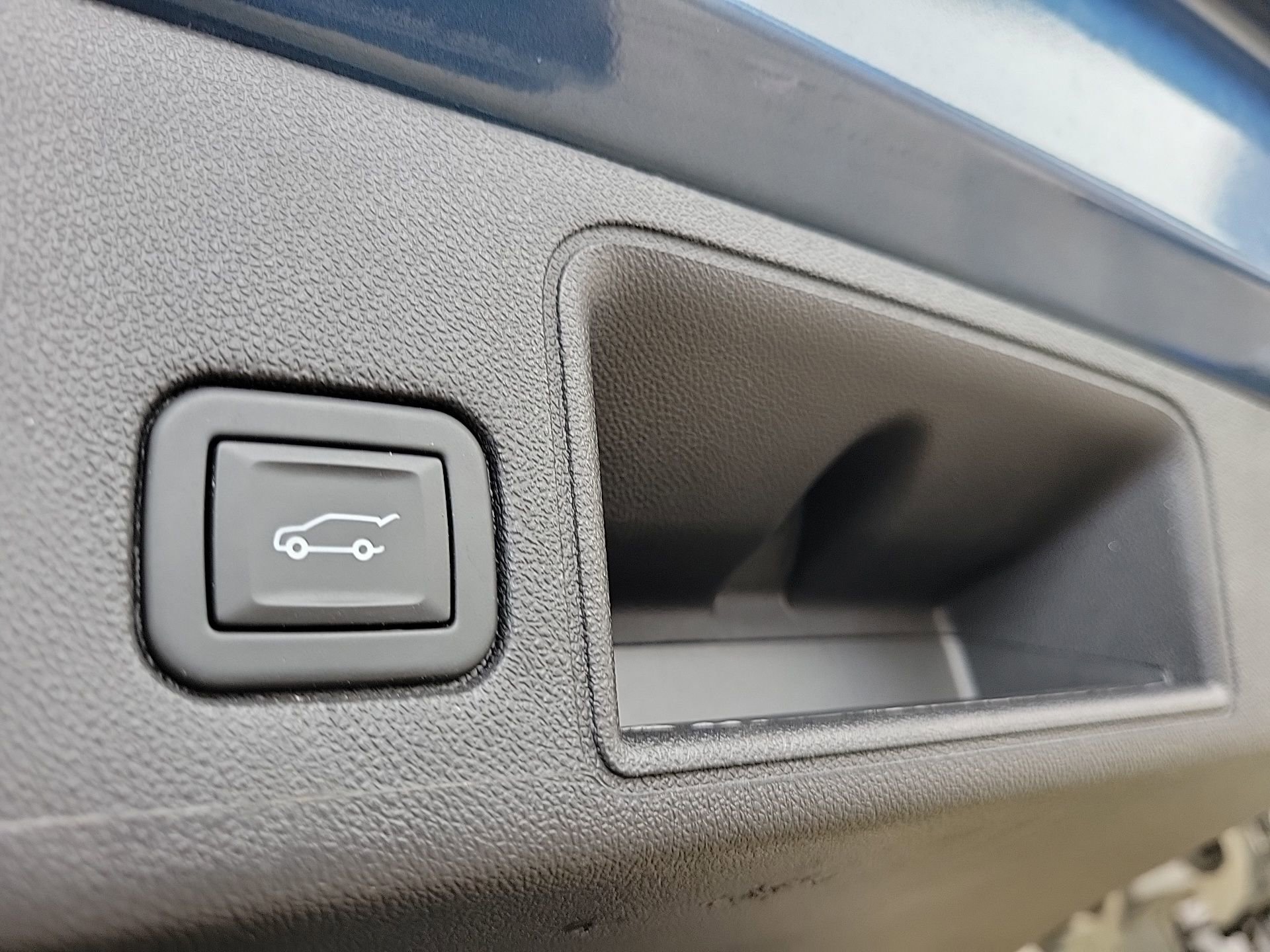 Used 2024 GMC Terrain SLT w/ LPO, Floor Liner Package image 17