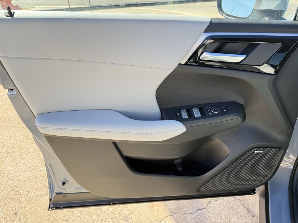 New 2026 Mitsubishi Outlander SE image 12