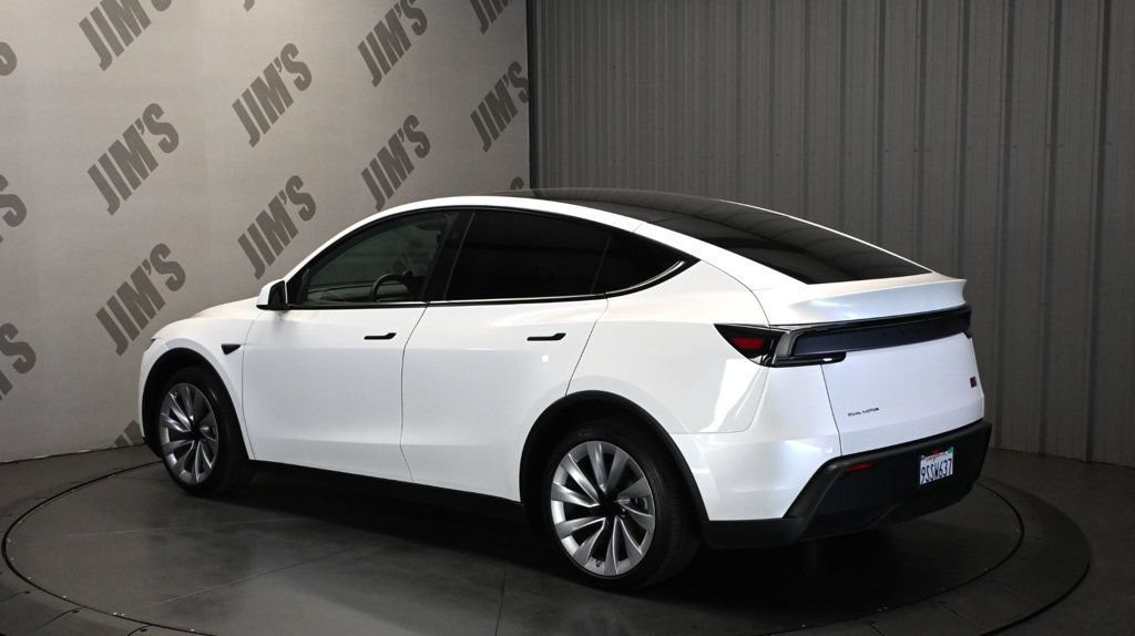 Used 2026 Tesla Model Y Long Range AWD/4WD image 7