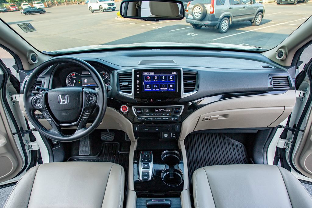Certified 2017 Honda Pilot Touring image 24
