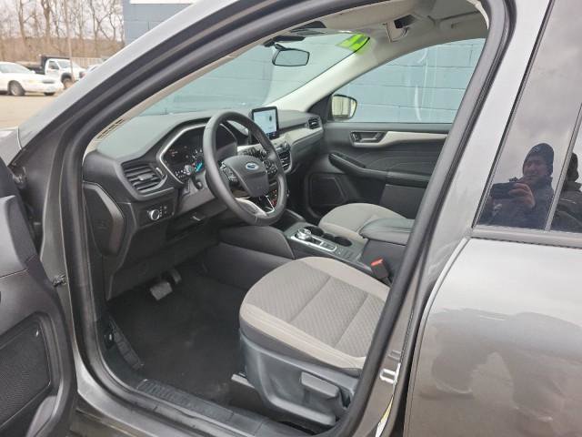 Used 2022 Ford Escape SE w/ SE Sport Appearance Package AWD/4WD image 9