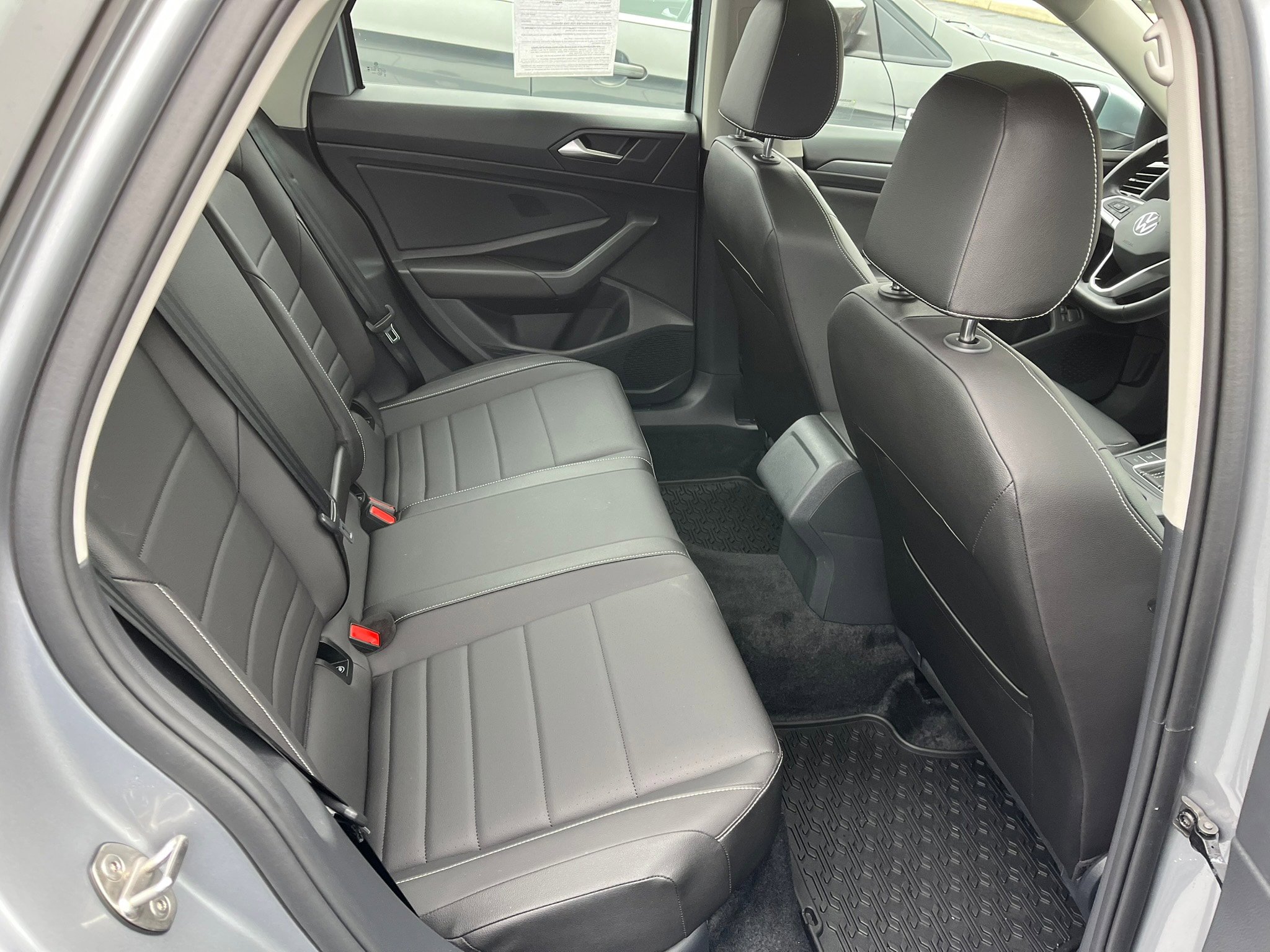 Used 2023 Volkswagen Jetta SE w/ Panoramic Sunroof Package image 6