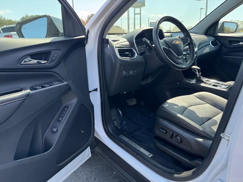 Used 2023 Chevrolet Equinox Premier image 15