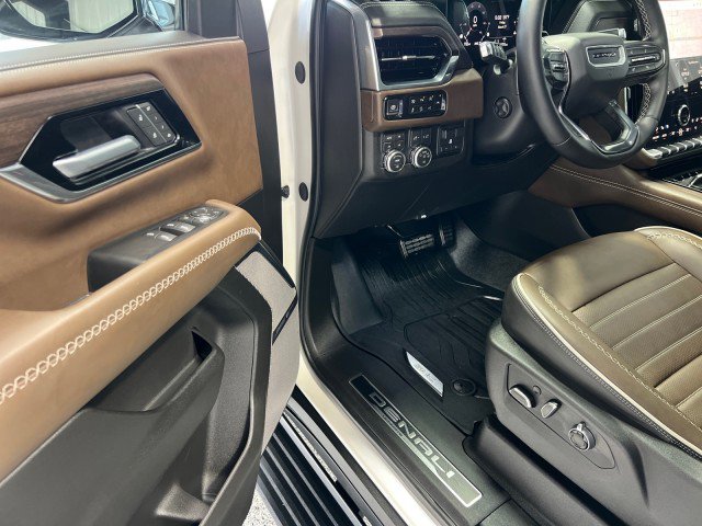 Used 2025 GMC Yukon XL Denali Ultimate w/ LPO, Floor Liner Package image 7