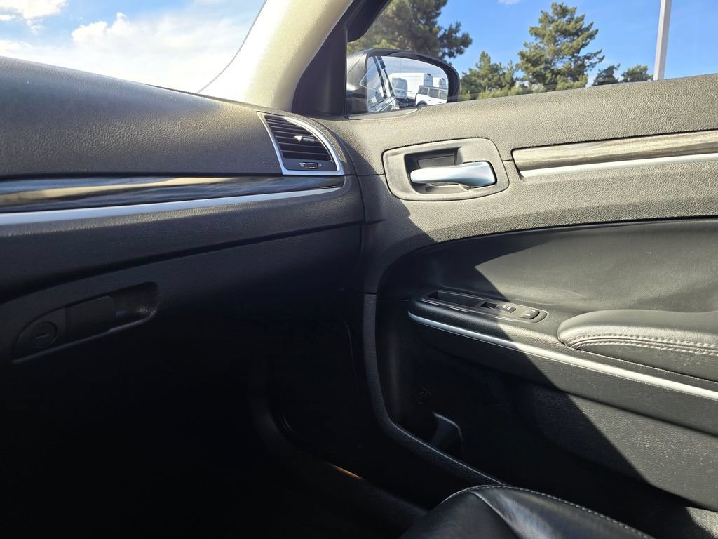 Used 2022 Chrysler 300 Touring L RWD image 28