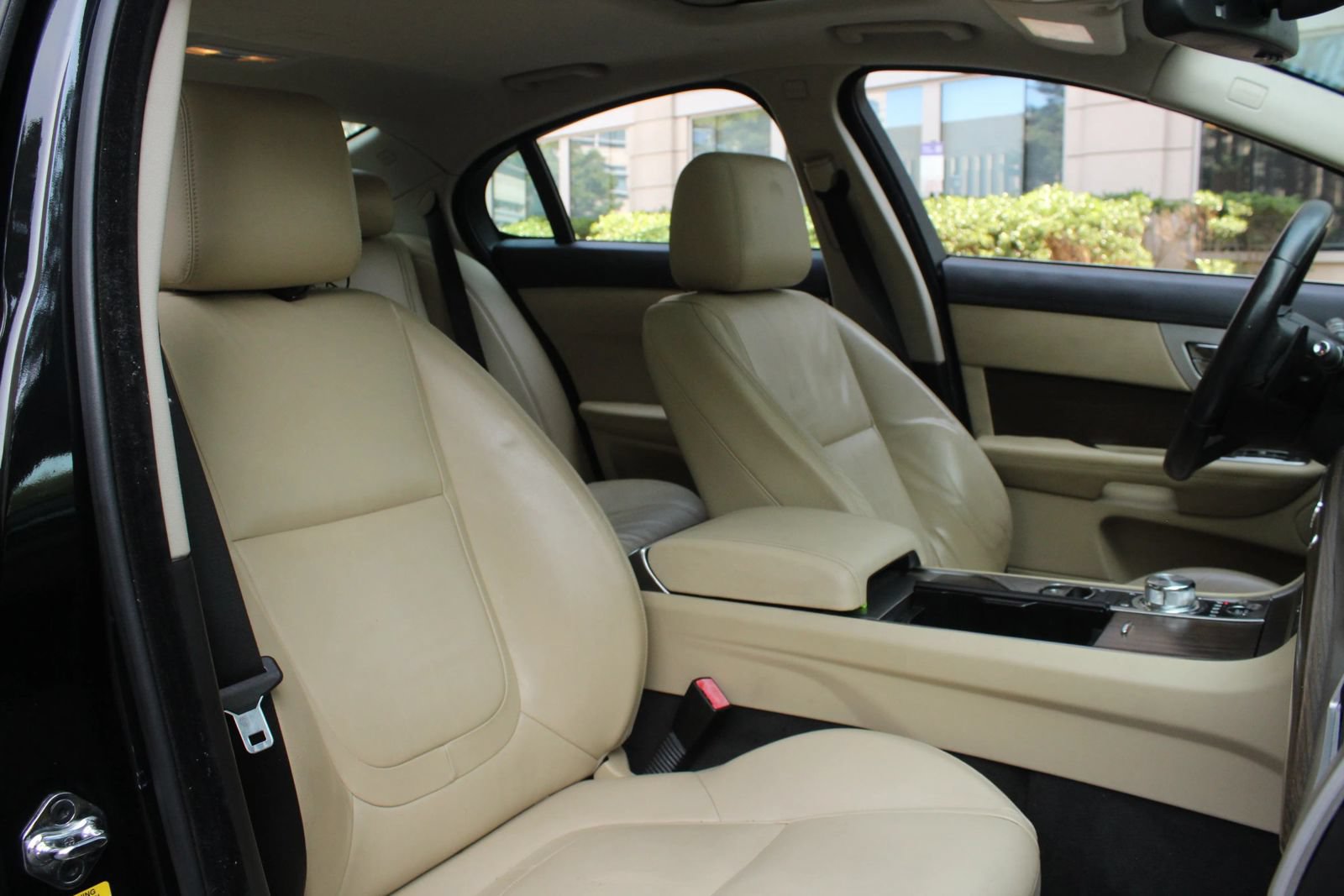 Used 2013 Jaguar XF 3.0 AWD/4WD image 29