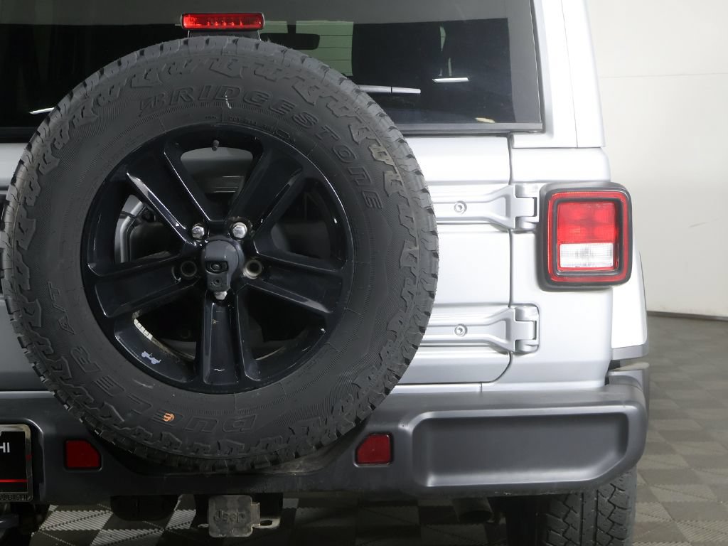 Used 2023 Jeep Wrangler Unlimited Sahara AWD/4WD image 14