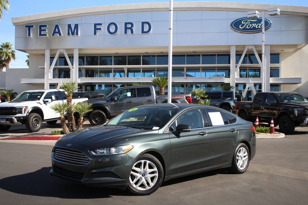 Used 2016 Ford Fusion SE image 2
