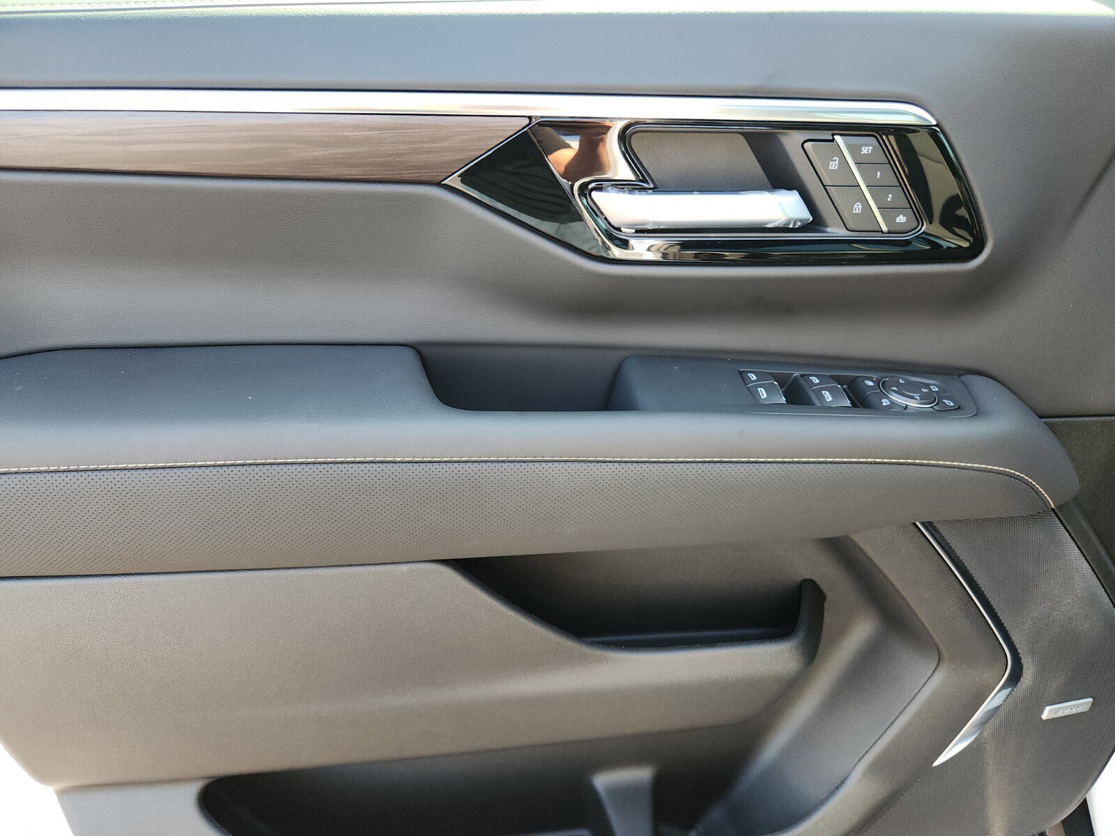 New 2026 Chevrolet Suburban Premier image 14