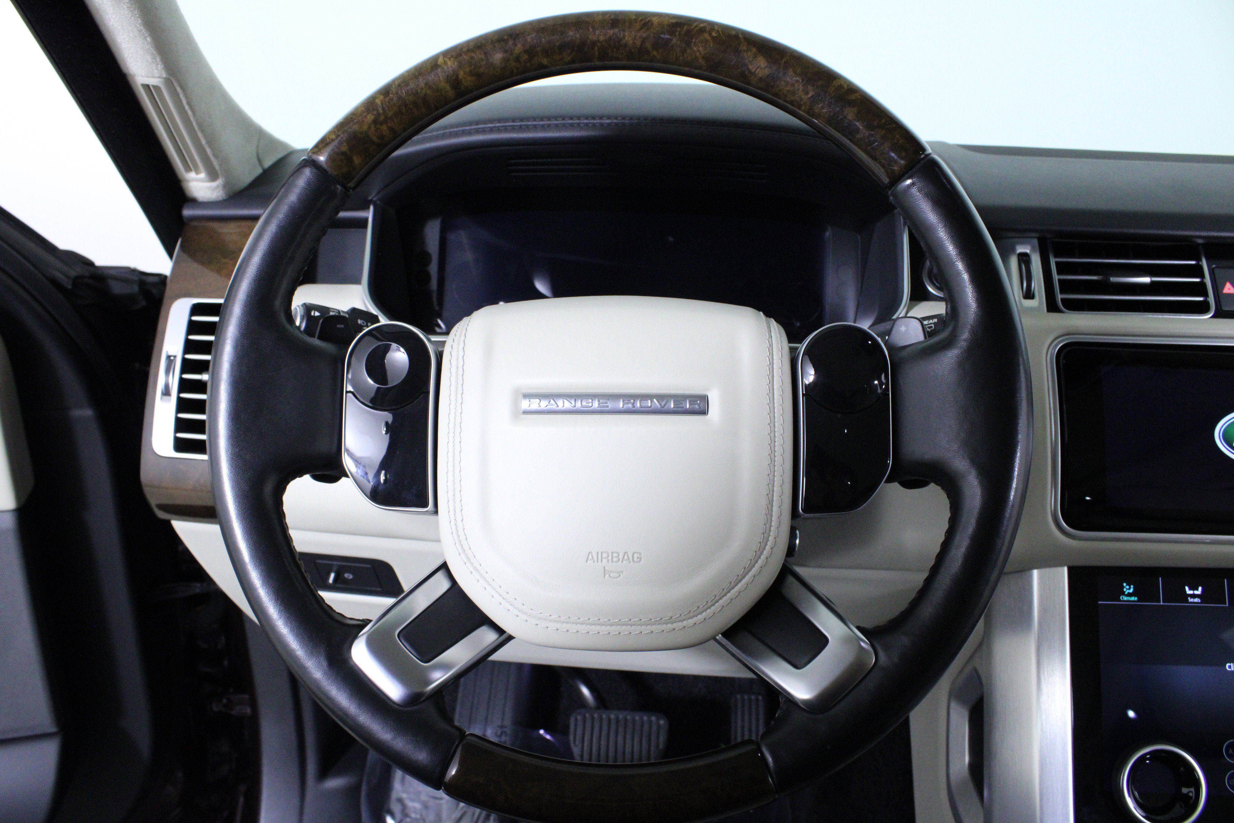 Used 2019 Land Rover Range Rover HSE image 24