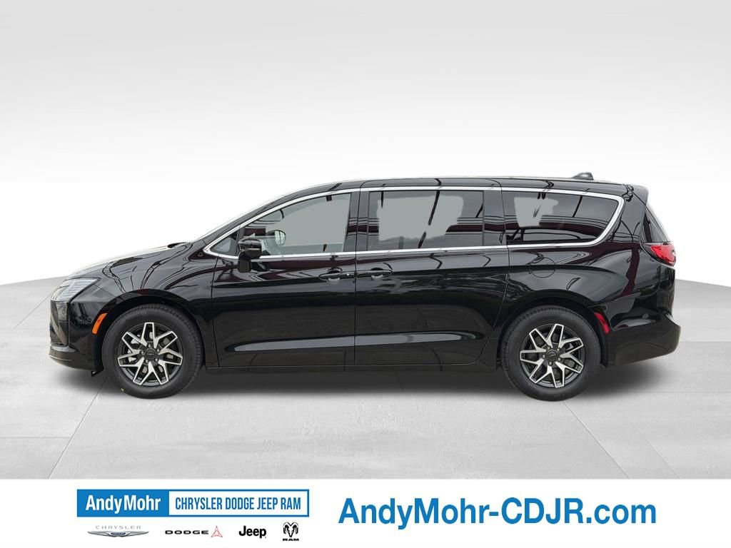 New 2027 Chrysler Pacifica Limited FWD image 4