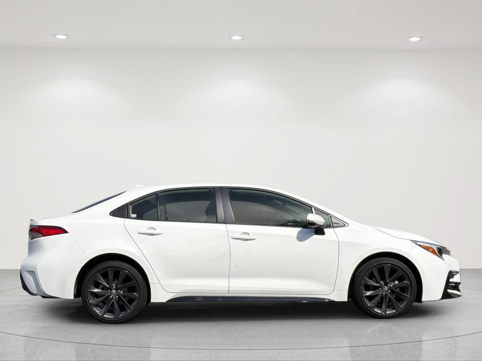 Used 2026 Toyota Corolla SE FWD image 6