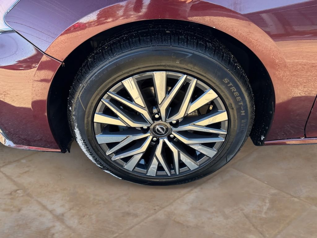 Used 2023 Nissan Altima 2.5 SV image 14