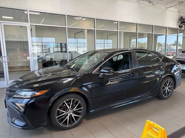 Used 2022 Toyota Camry SE w/ Carpet Mat Package (TMS)