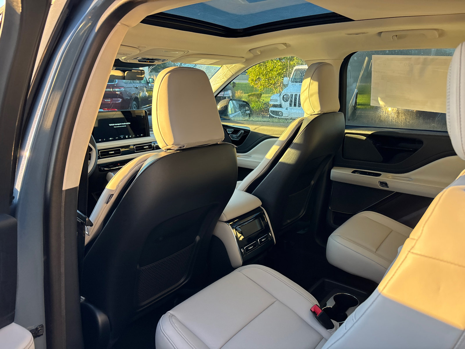 New 2027 Lincoln Aviator AWD image 25