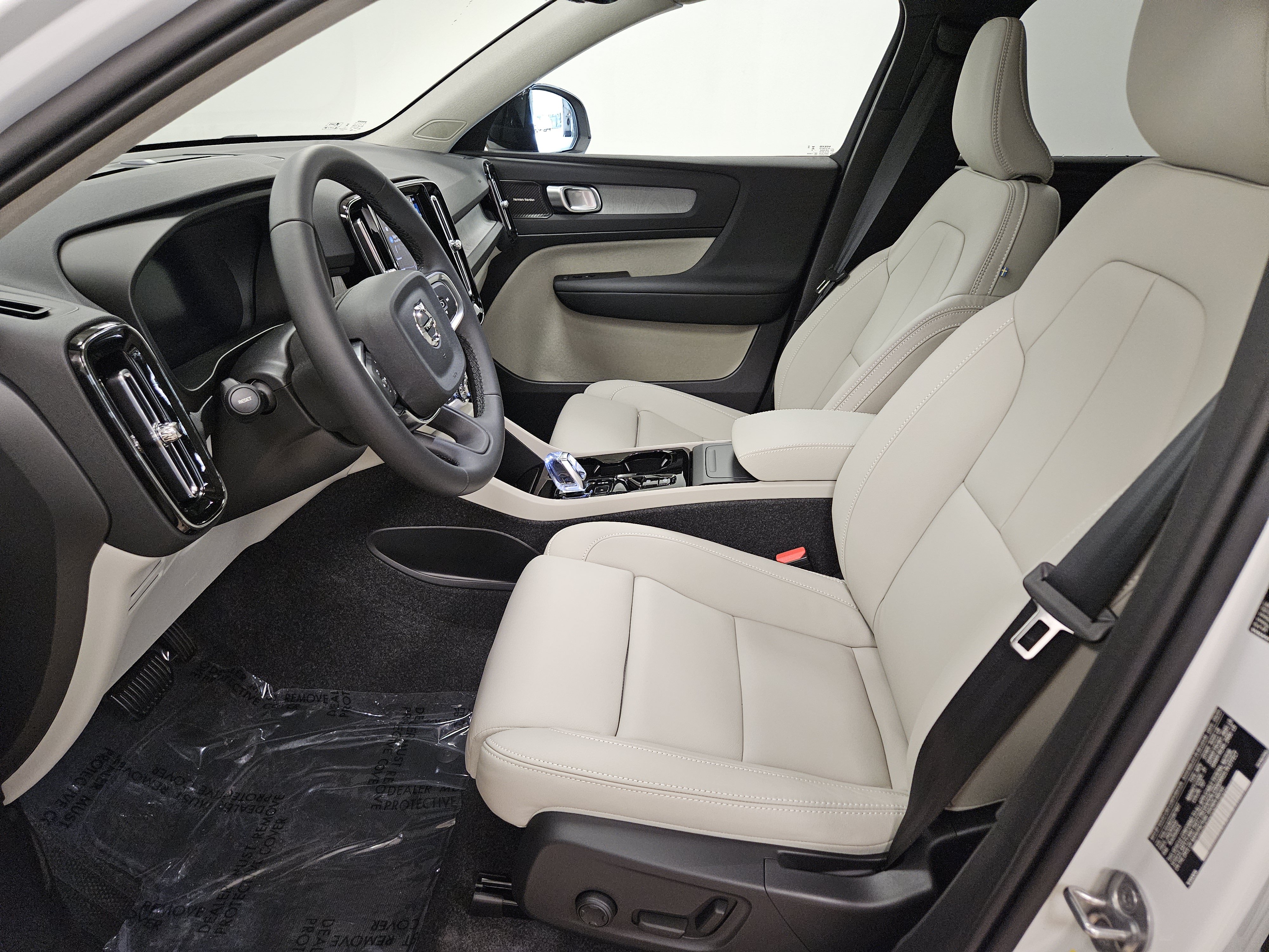 New 2026 Volvo XC40 B5 Ultra w/ Climate Package AWD/4WD image 10