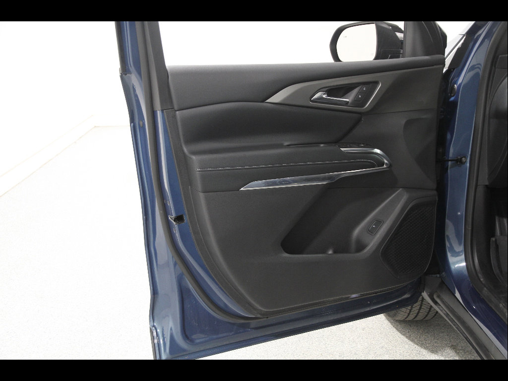 Certified 2026 Chevrolet Traverse LT w/ LPO, Floor Liner Package image 4