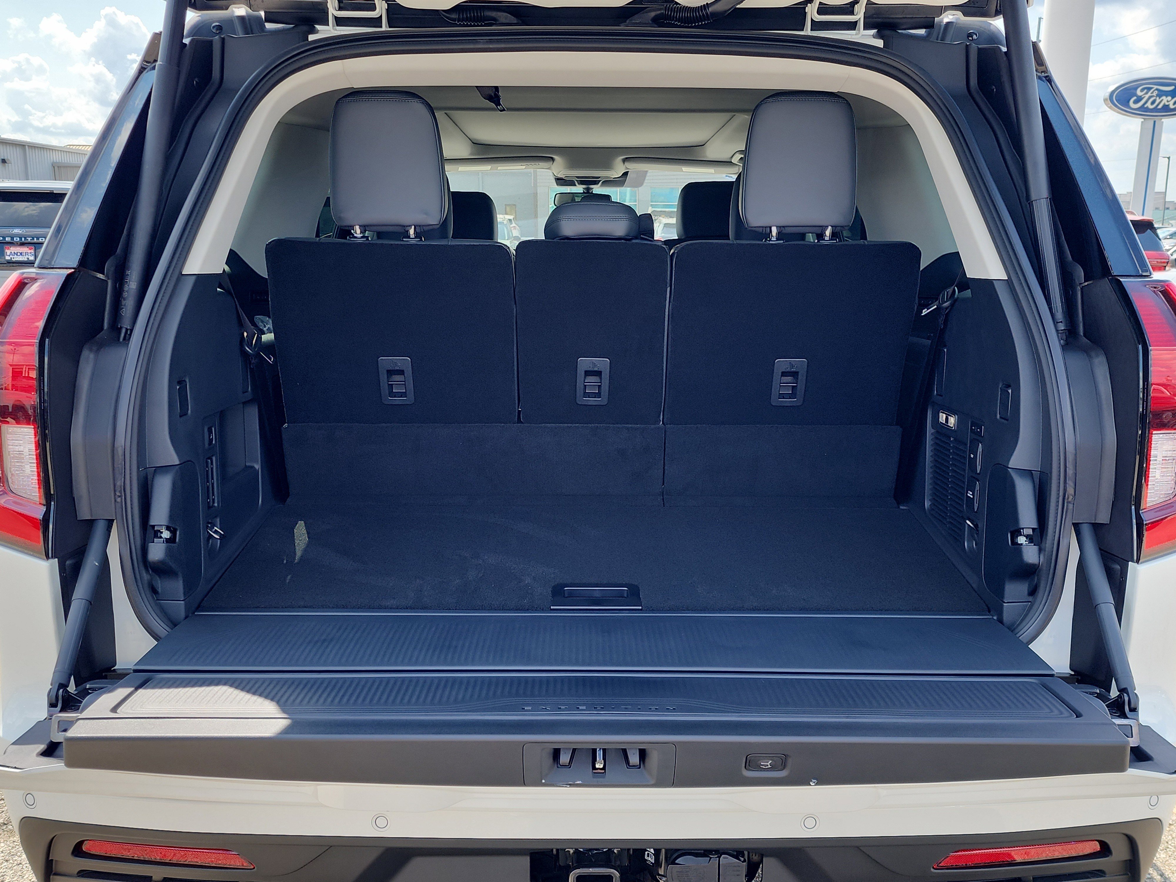 New 2025 Ford Expedition Active image 4