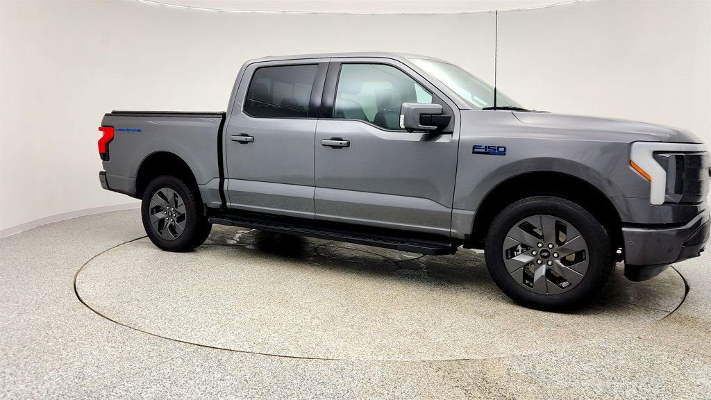 Used 2023 Ford F150 Lightning Lariat image 3