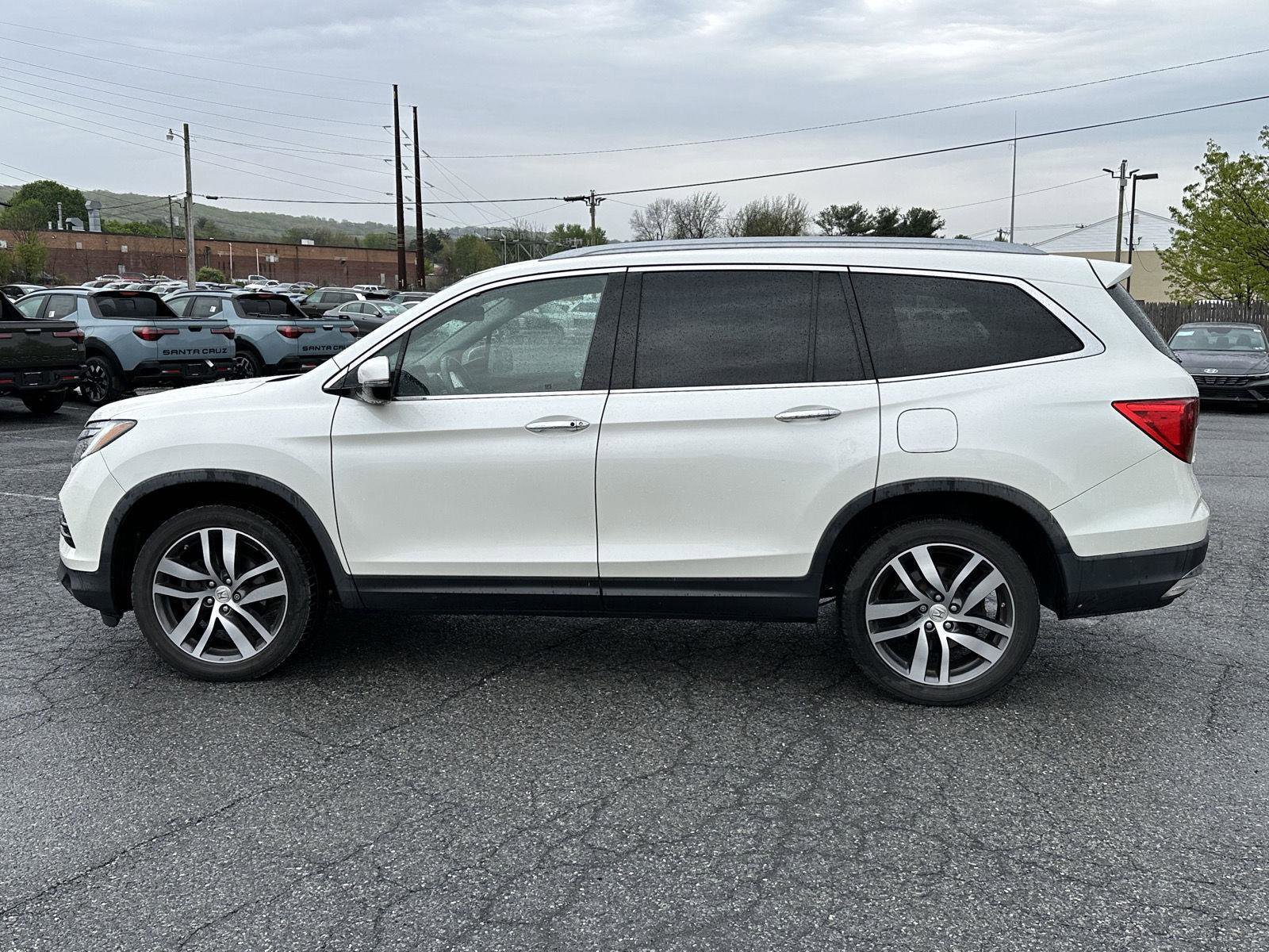 Used 2017 Honda Pilot Touring image 5
