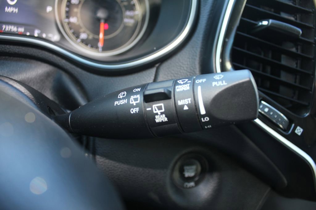 Used 2019 Jeep Cherokee Limited image 16