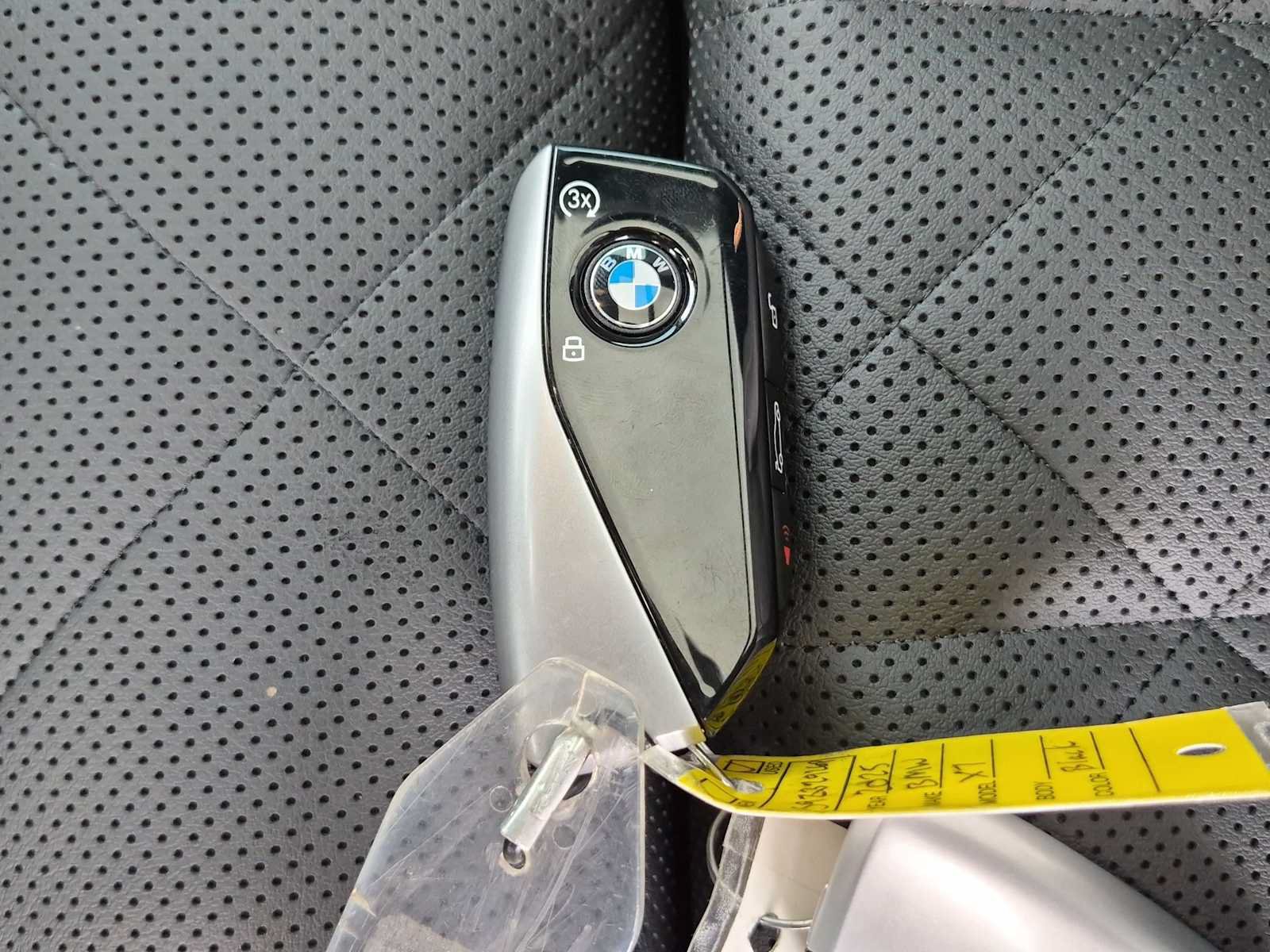 Used 2025 BMW X7 xDrive40i w/ M Sport Package AWD/4WD image 38
