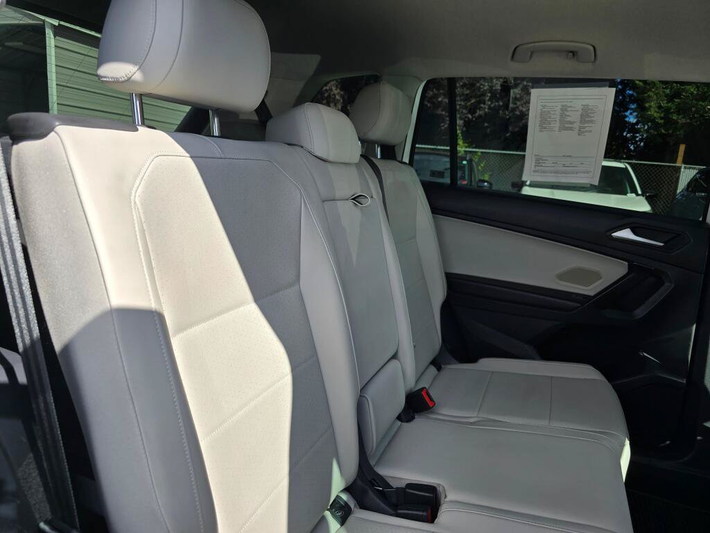 Used 2021 Volkswagen Tiguan SE FWD image 14