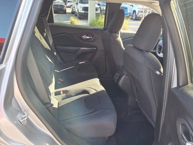 Used 2021 Jeep Cherokee Latitude w/ Mopar Interior Package image 16