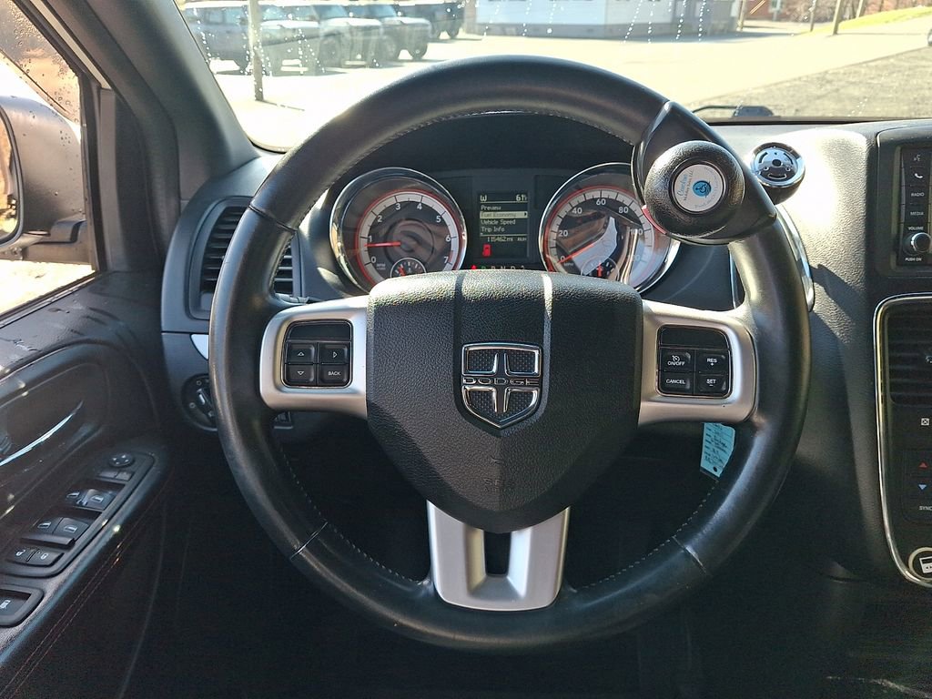 Used 2011 Dodge Grand Caravan R/T image 19