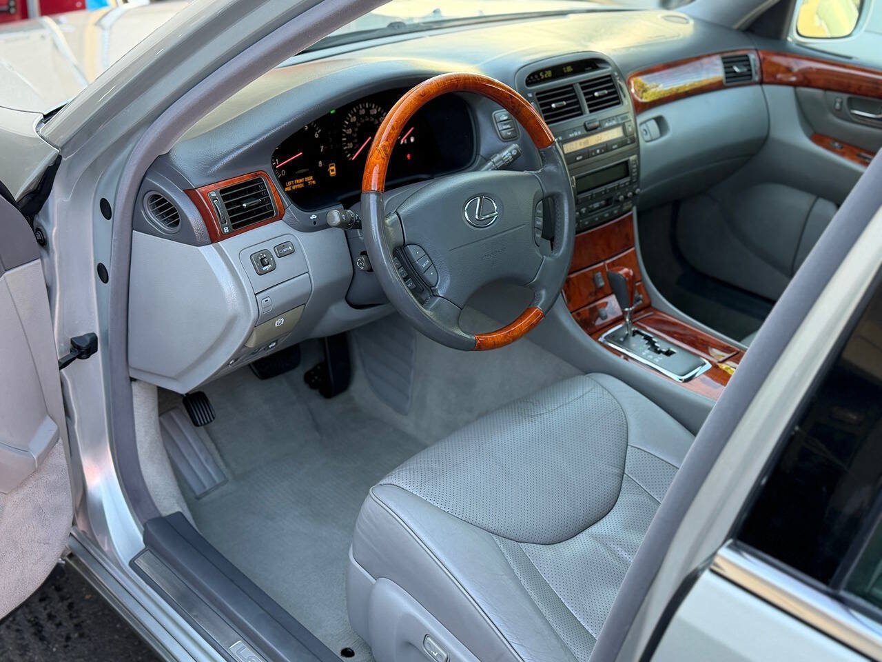 Used 2003 Lexus LS 430 RWD image 25