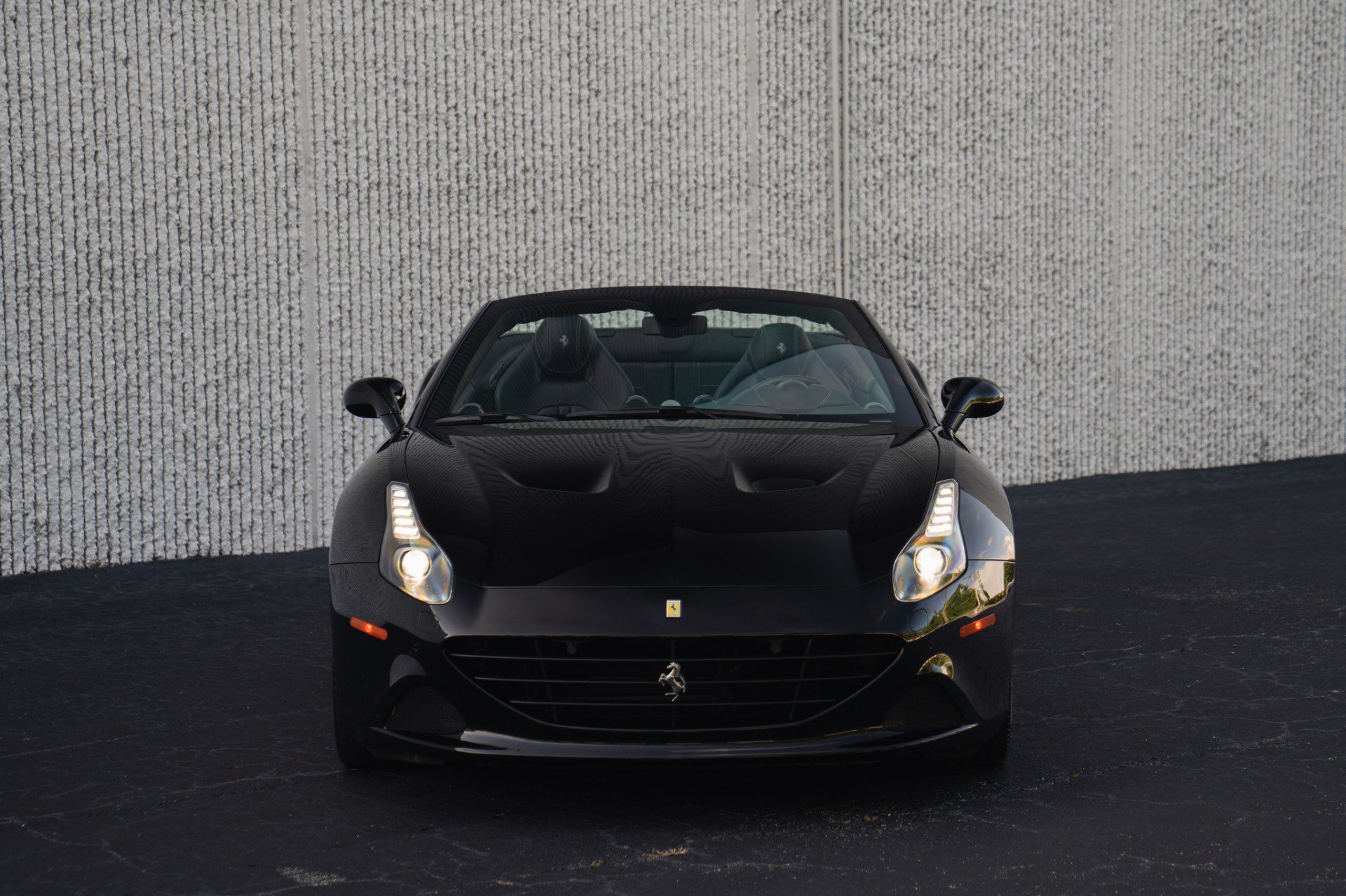Used 2017 Ferrari California T RWD image 3