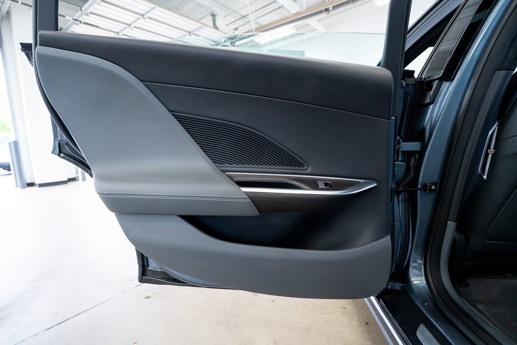 Used 2024 Lucid Air Pure RWD image 39