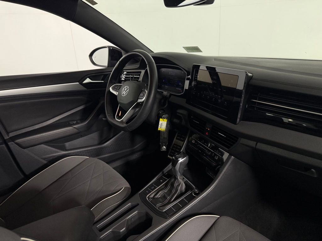 Used 2025 Volkswagen Jetta Sport FWD image 30