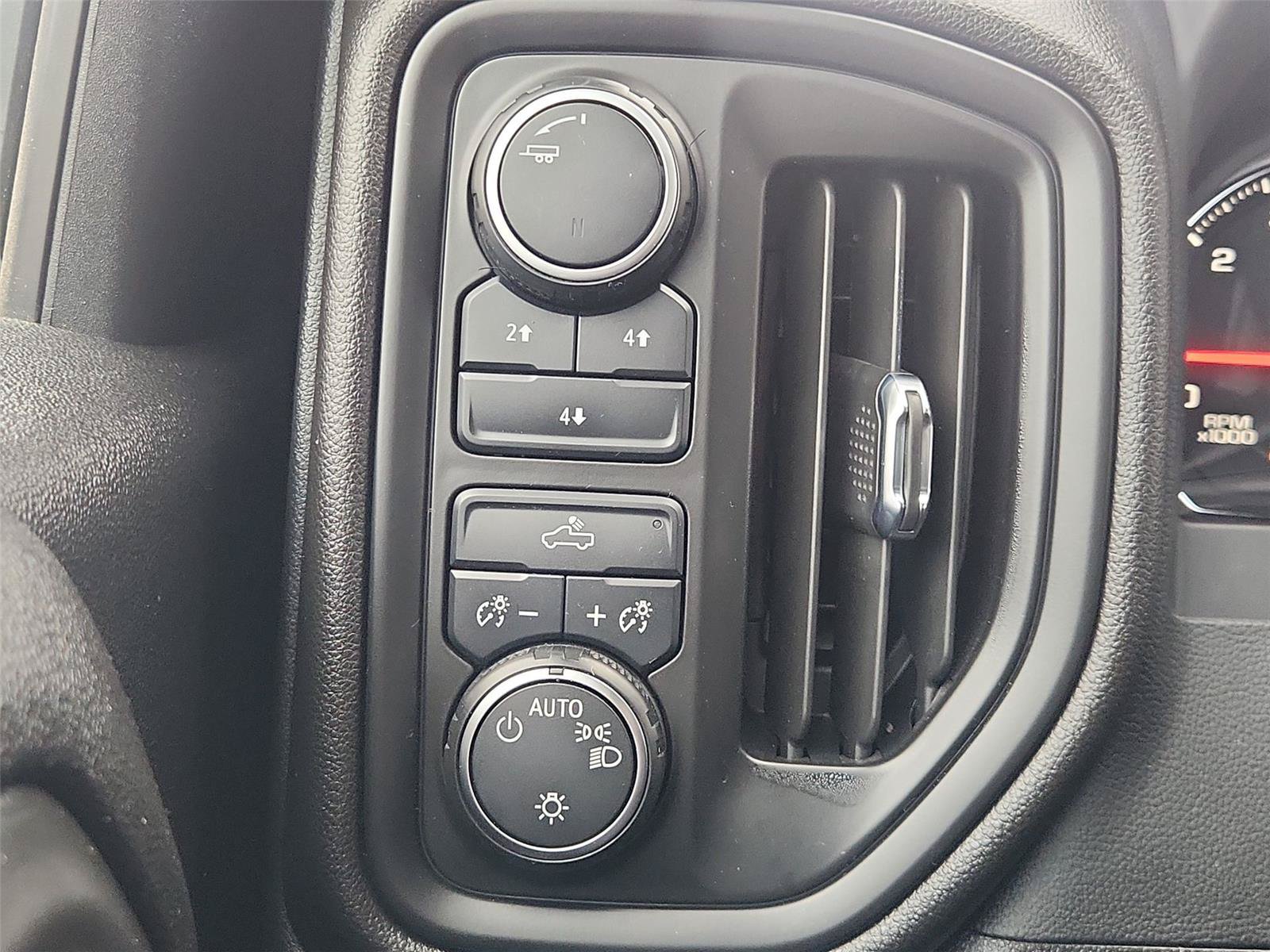 Used 2022 Chevrolet Silverado 2500 Custom w/ Custom Convenience Package AWD/4WD image 16