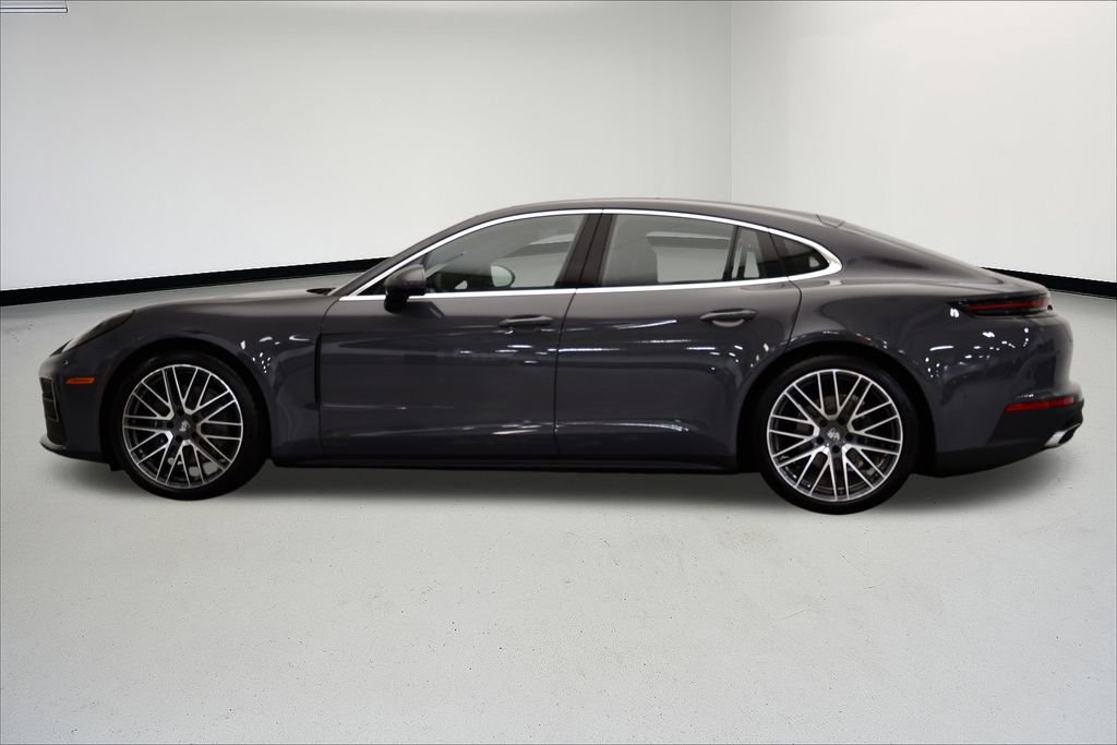 Used 2025 Porsche Panamera image 2