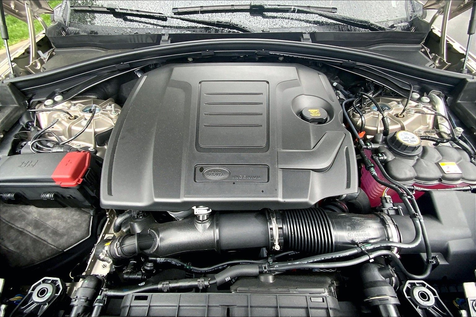 New 2026 Land Rover Range Rover Velar Dynamic SE image 16