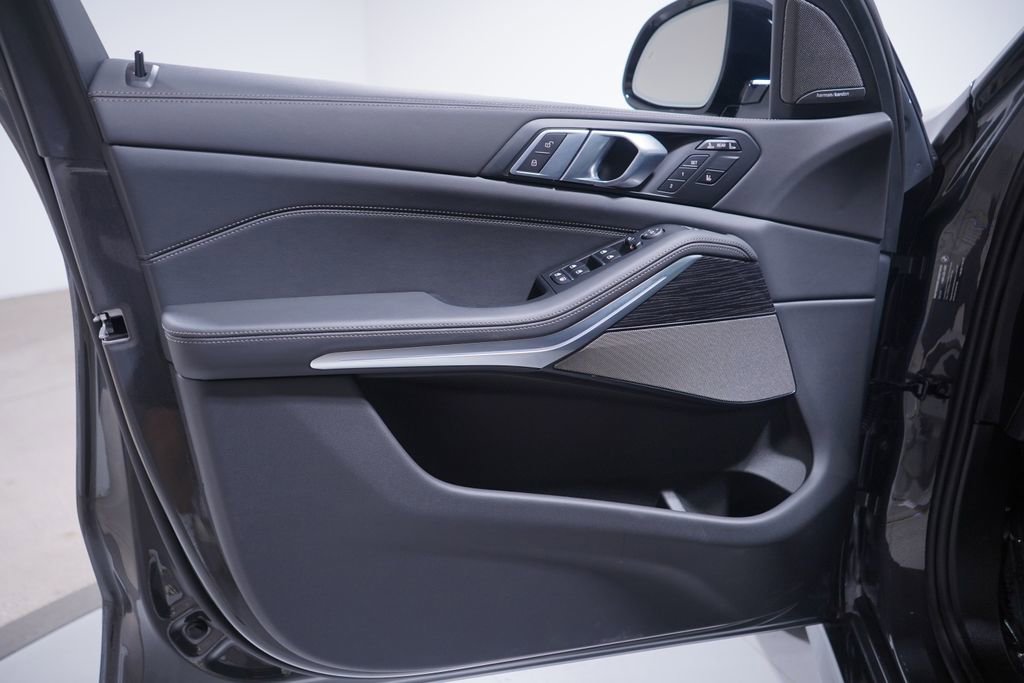 Used 2026 BMW X7 xDrive40i w/ M Sport Package AWD/4WD image 16