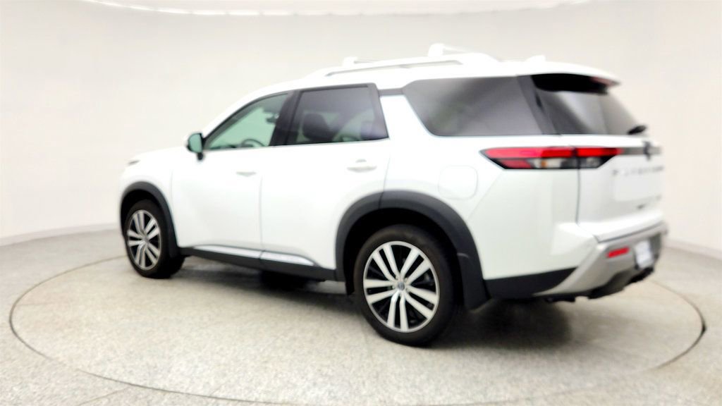 Used 2025 Nissan Pathfinder Platinum image 7