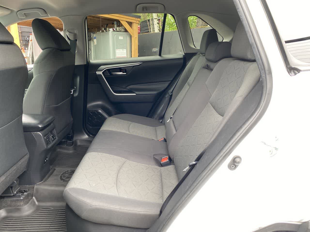 Used 2021 Toyota RAV4 XLE w/ XLE Grade Weather Package AWD/4WD image 15