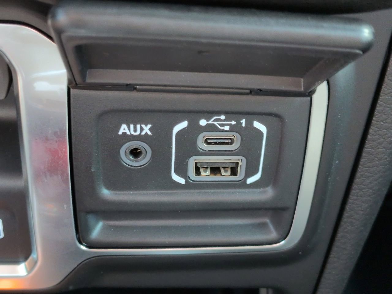 Used 2025 Jeep Wrangler Sport AWD/4WD image 19
