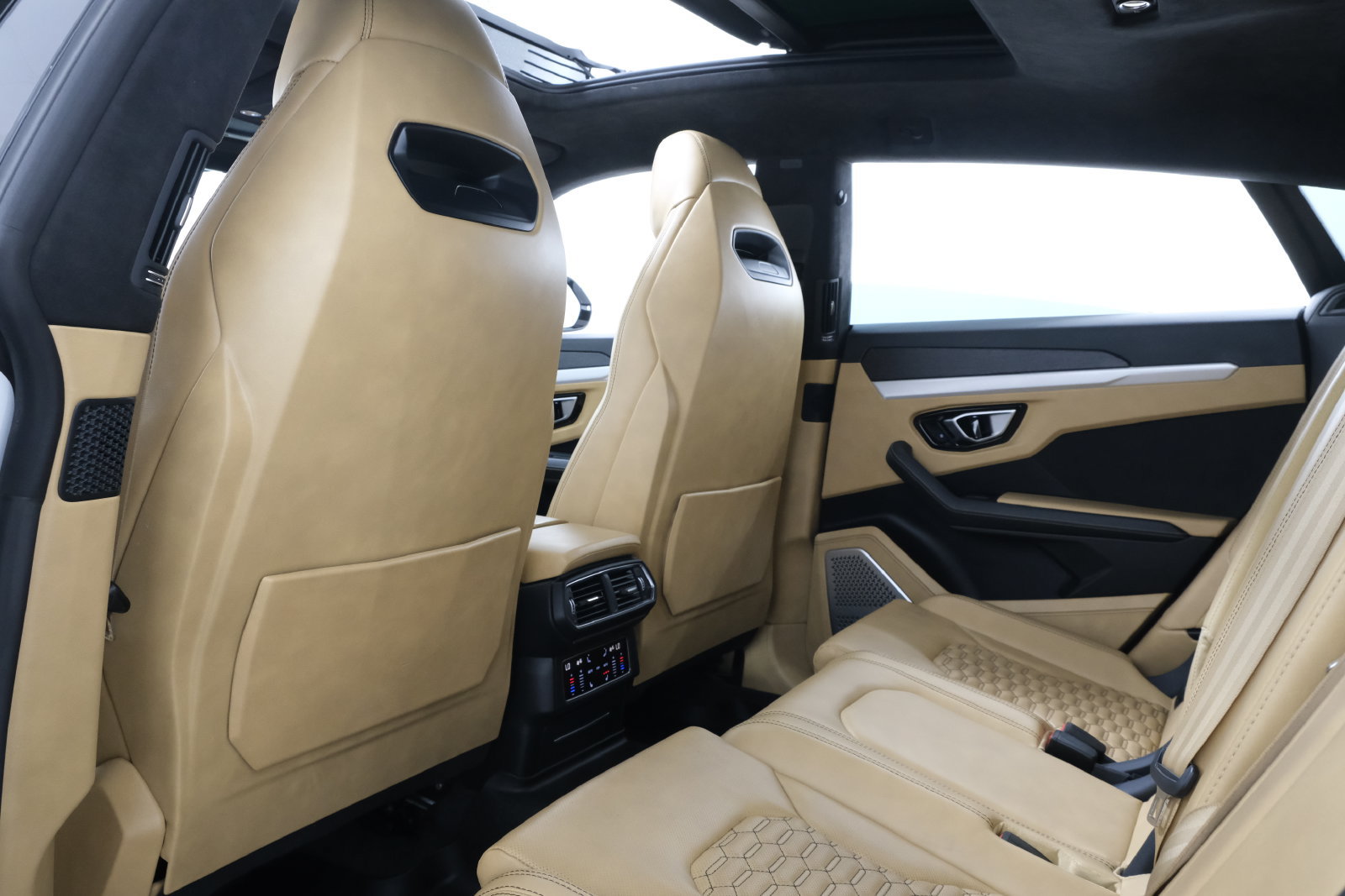 Used 2020 Lamborghini Urus AWD/4WD image 35