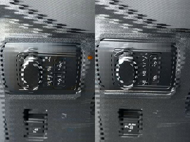 Used 2024 Ford Bronco Everglades image 24