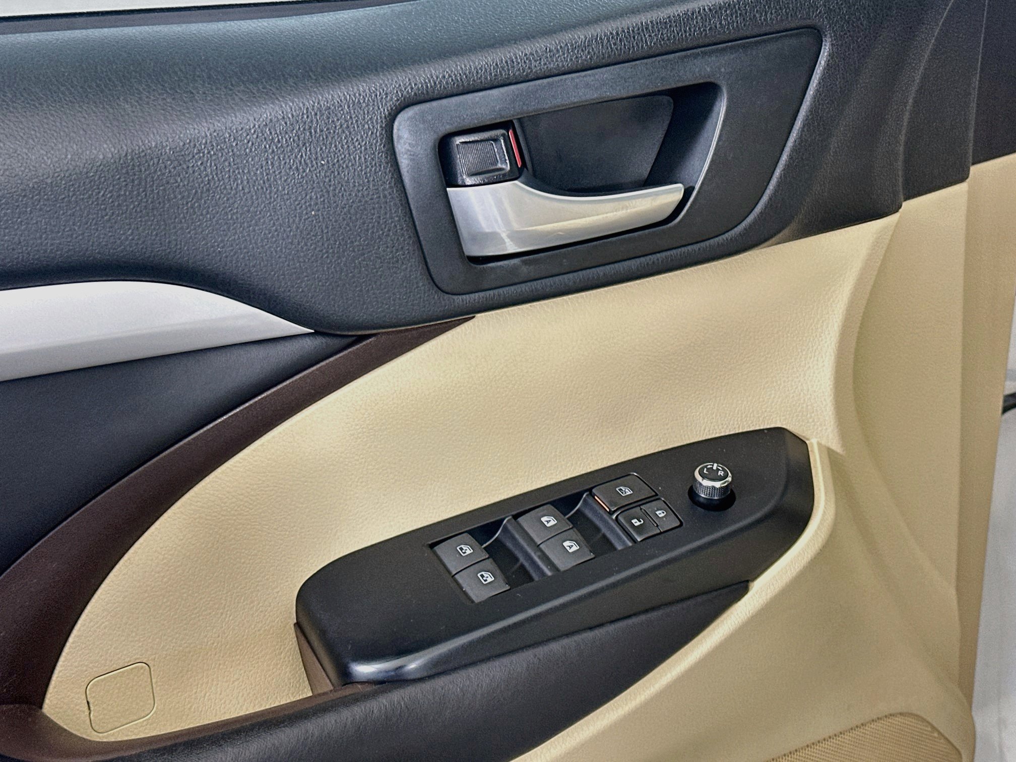 Used 2018 Toyota Highlander XLE FWD image 15