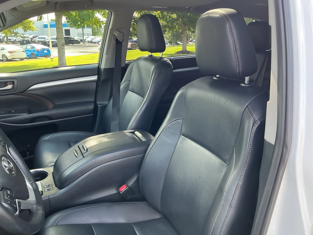 Used 2019 Toyota Highlander XLE AWD/4WD image 18