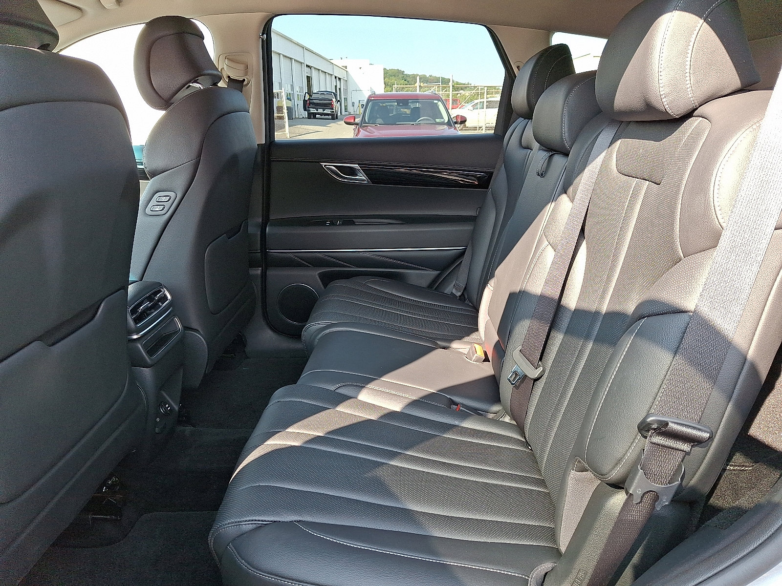 Used 2025 Genesis GV80 2.5T Standard image 10