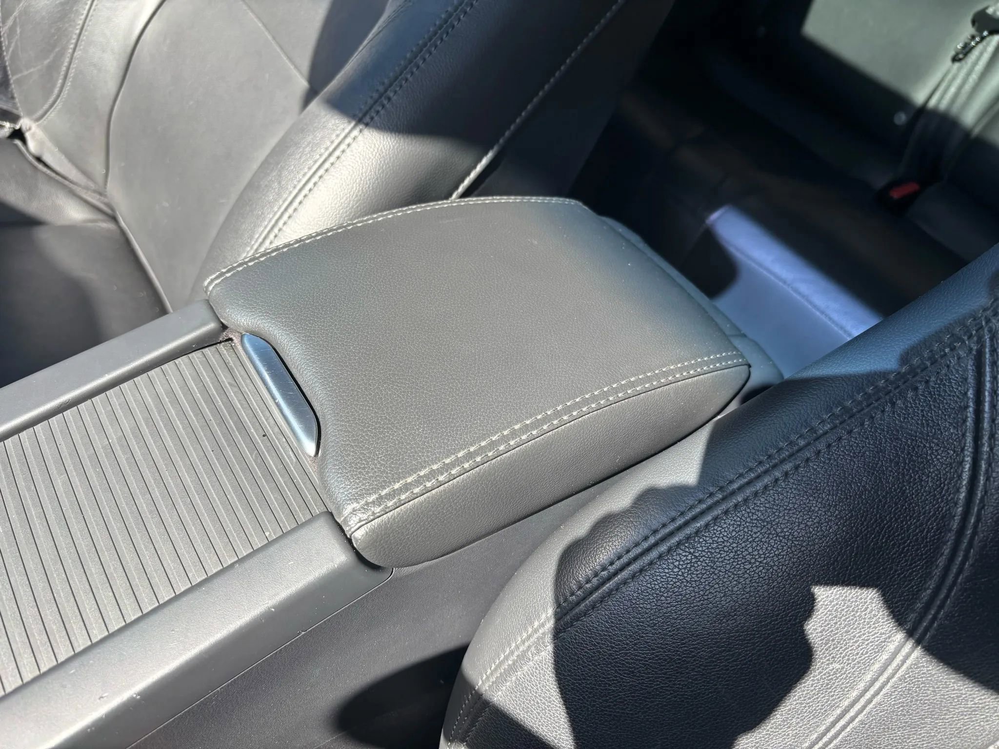 Used 2017 Volvo V60 T5 Premier w/ Convenience Package image 39