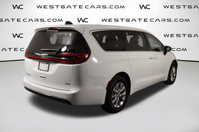 Used 2025 Chrysler Pacifica Select AWD/4WD image 43