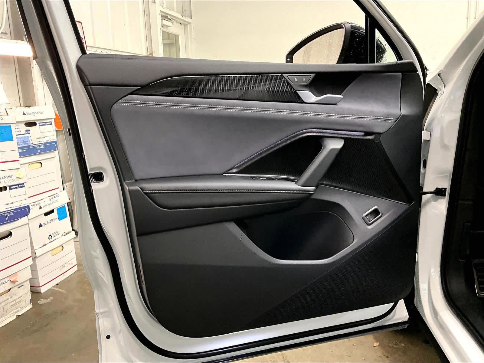 New 2026 Volkswagen Tiguan SE R-Line FWD image 24